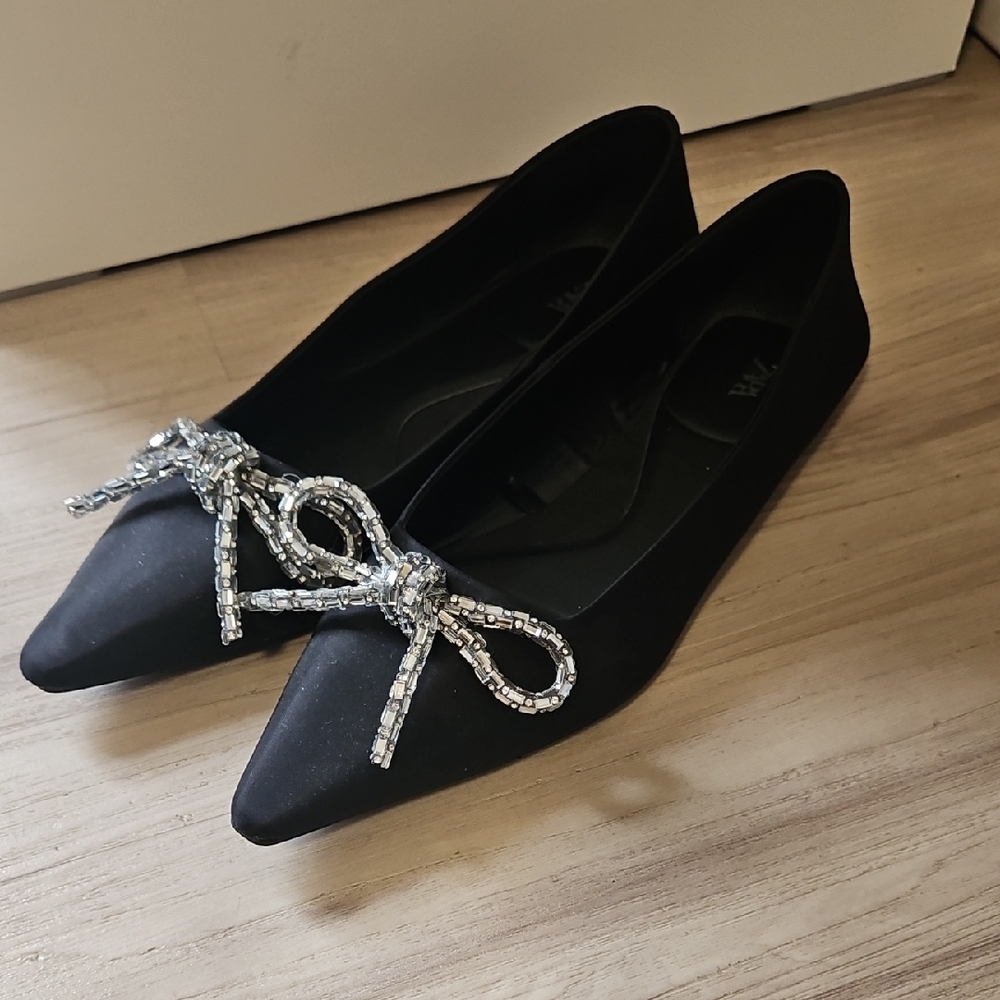 Elegant Black Flats, Size 39. Satin With Silver Bow.